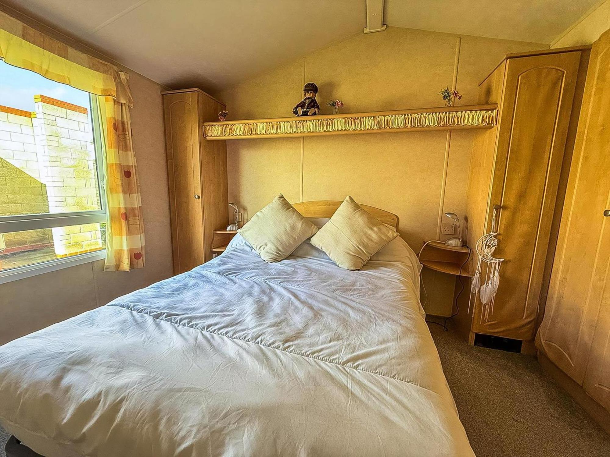 Lovely 6 Berth Caravan At Naze Marine Holiday Park In Essex Ref 17003C Walton-on-the-Naze Exterior foto