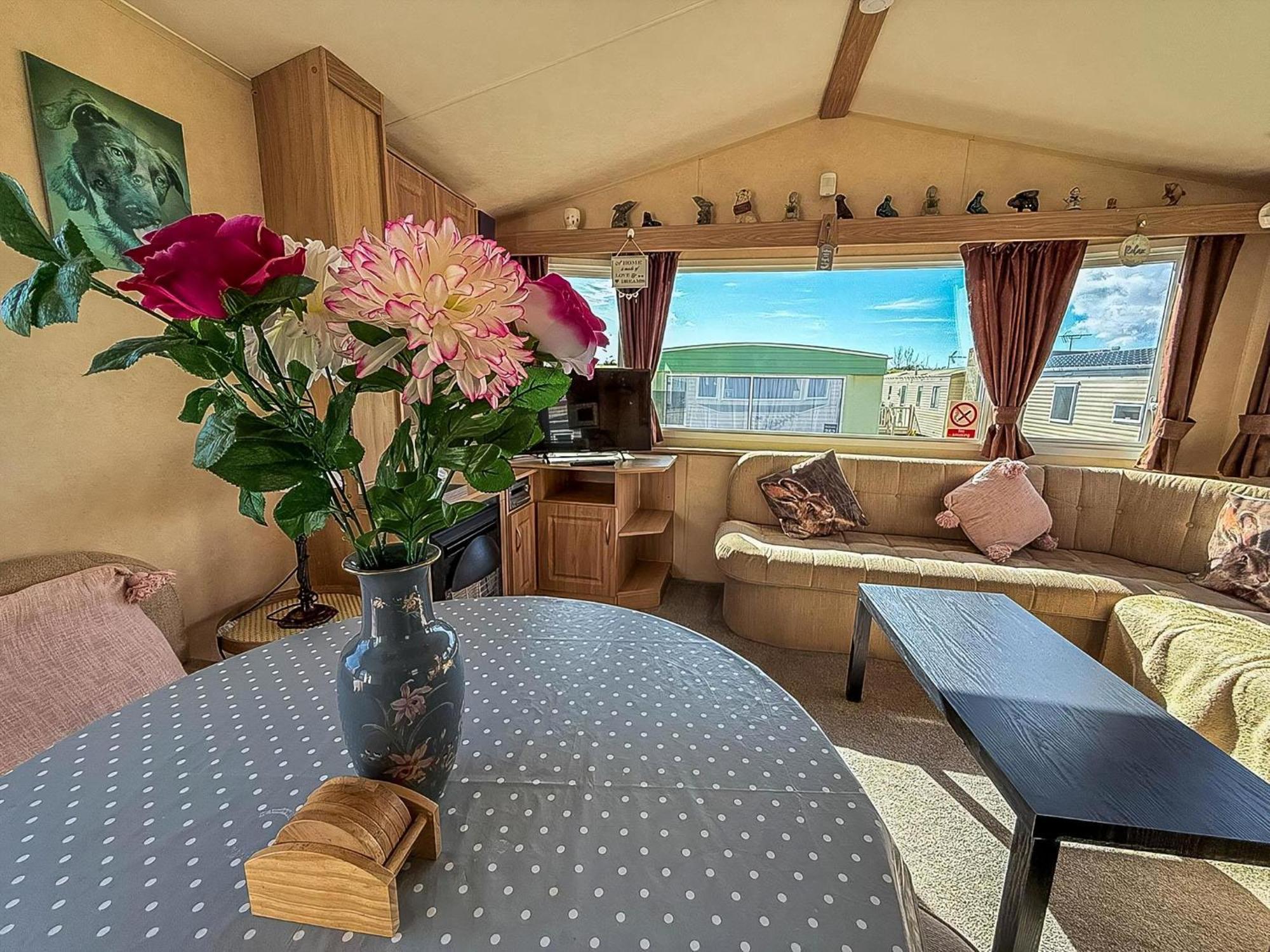 Lovely 6 Berth Caravan At Naze Marine Holiday Park In Essex Ref 17003C Walton-on-the-Naze Exterior foto