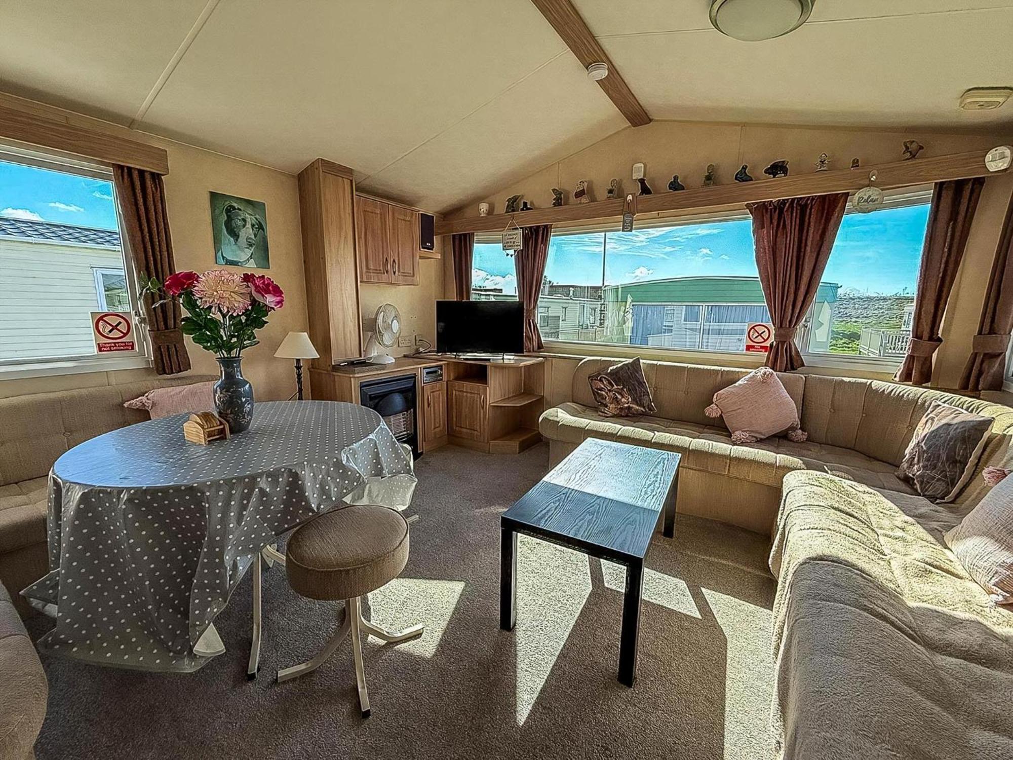 Lovely 6 Berth Caravan At Naze Marine Holiday Park In Essex Ref 17003C Walton-on-the-Naze Exterior foto